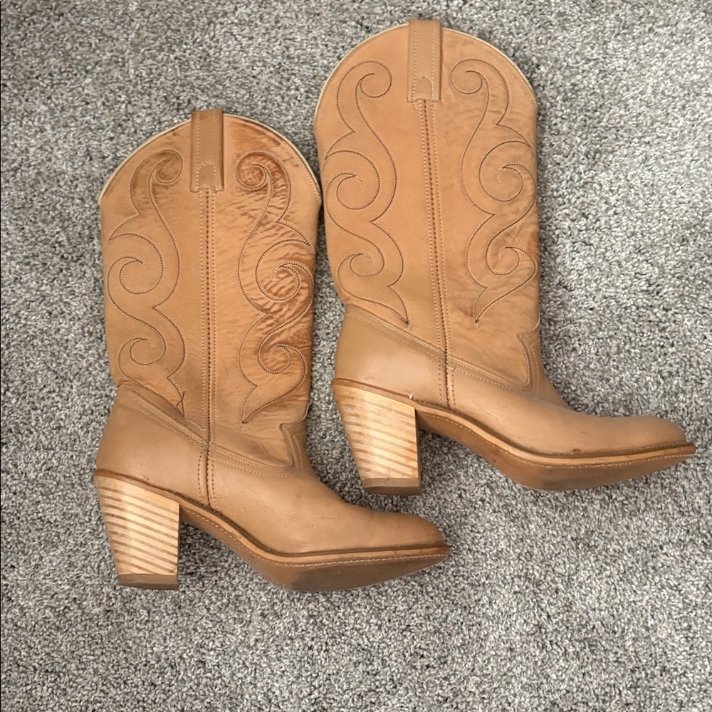Elegant Tan Leather Heeled Boots - Picture 2 of 4